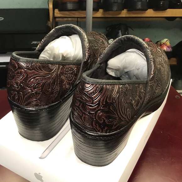 Lands' End Brown Etched Floral Clogs. - Picture 6 of 12